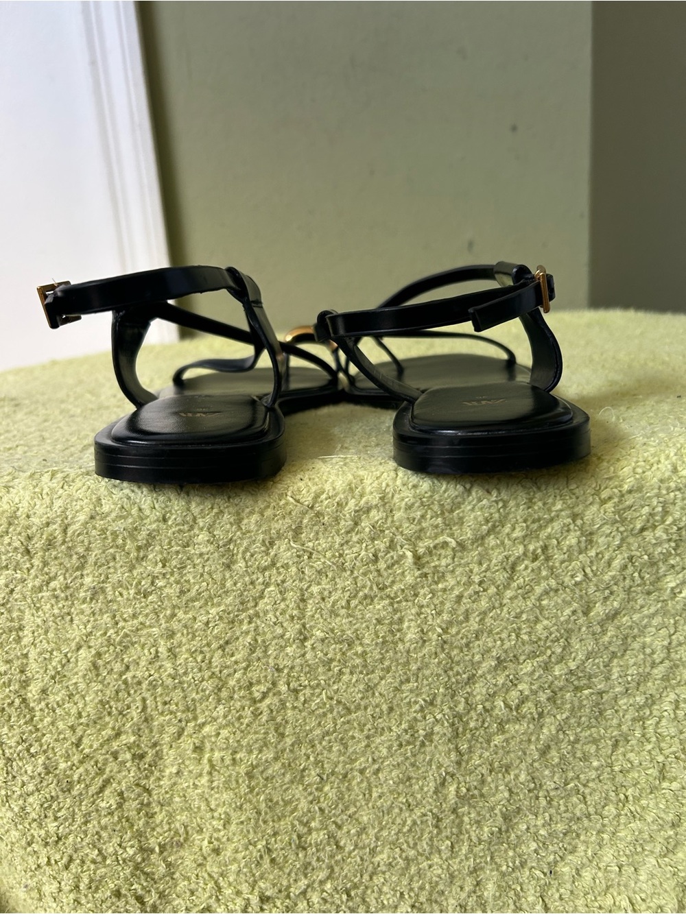 Zara Black Strappy Toe-Ring Sandals with Gold Accent - Picture 5 of 11
